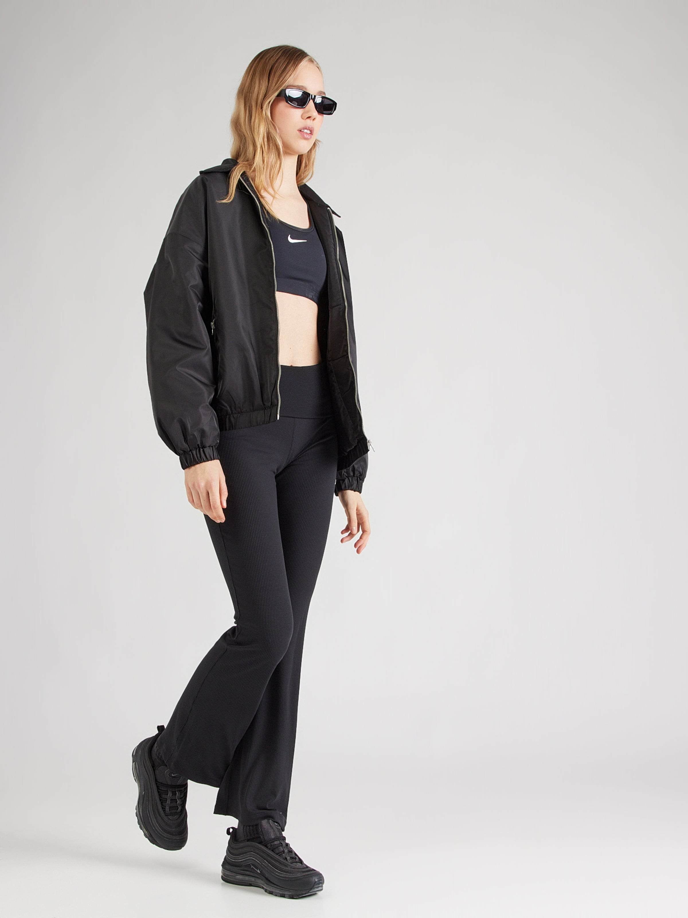 Nike Sportswear Черные леггинсы с расклешенным низом — фото 4