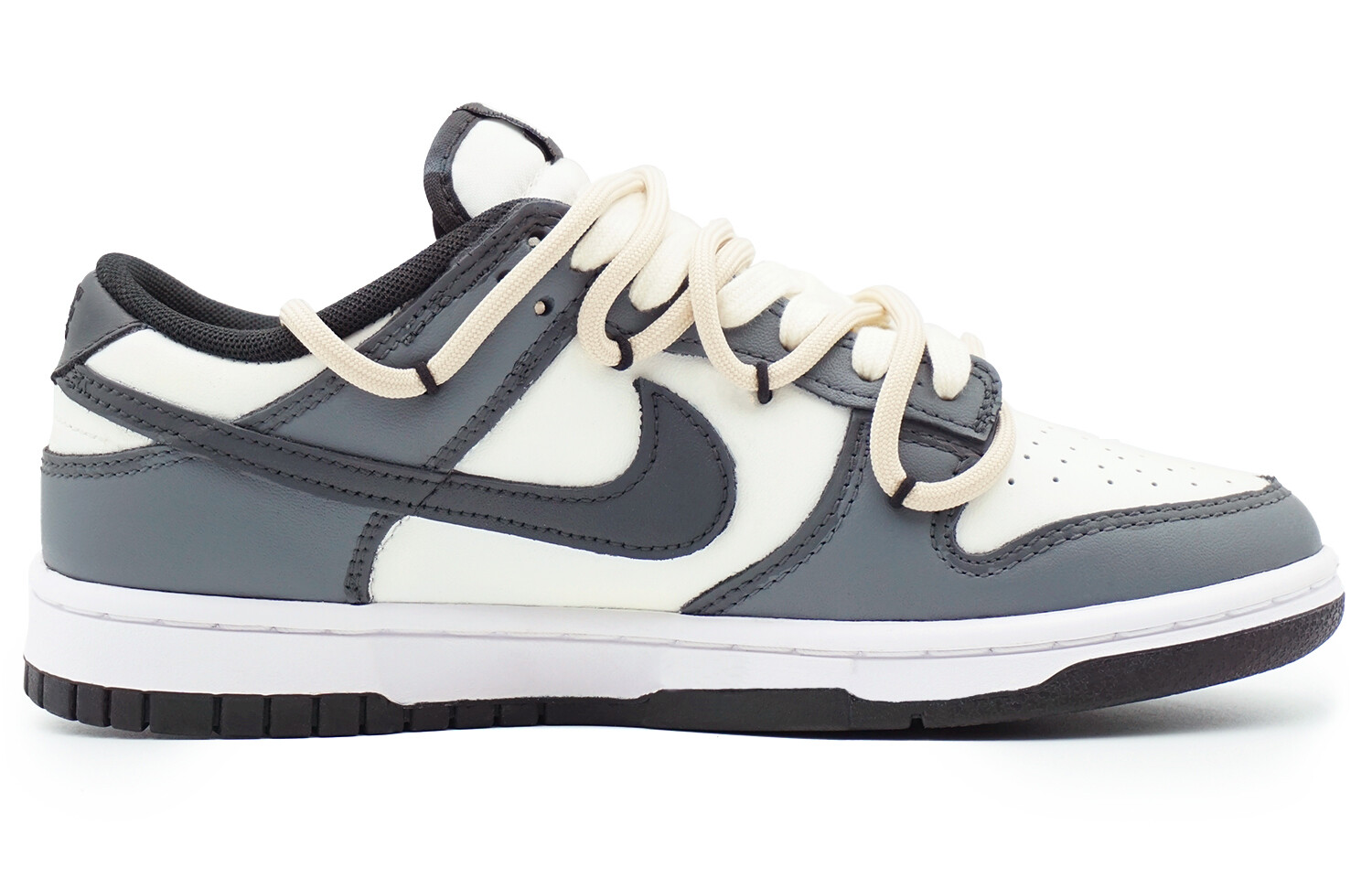 

Кроссовки Nike Dunk Skateboard Shoes Women's Low-Top White