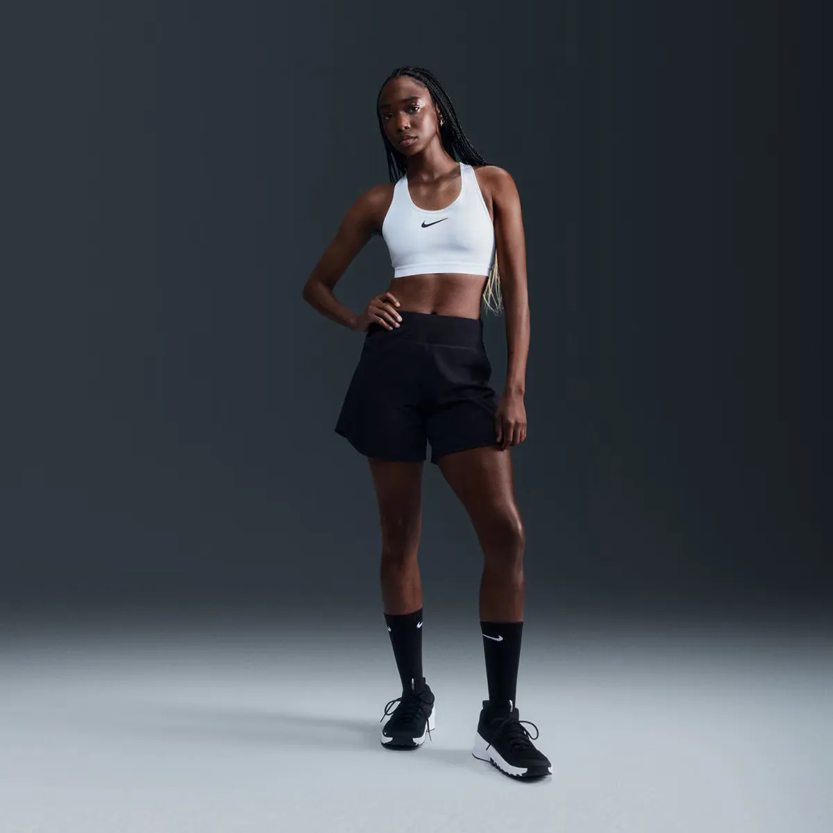 

Женская футболка Nike Swoosh High Support, белый