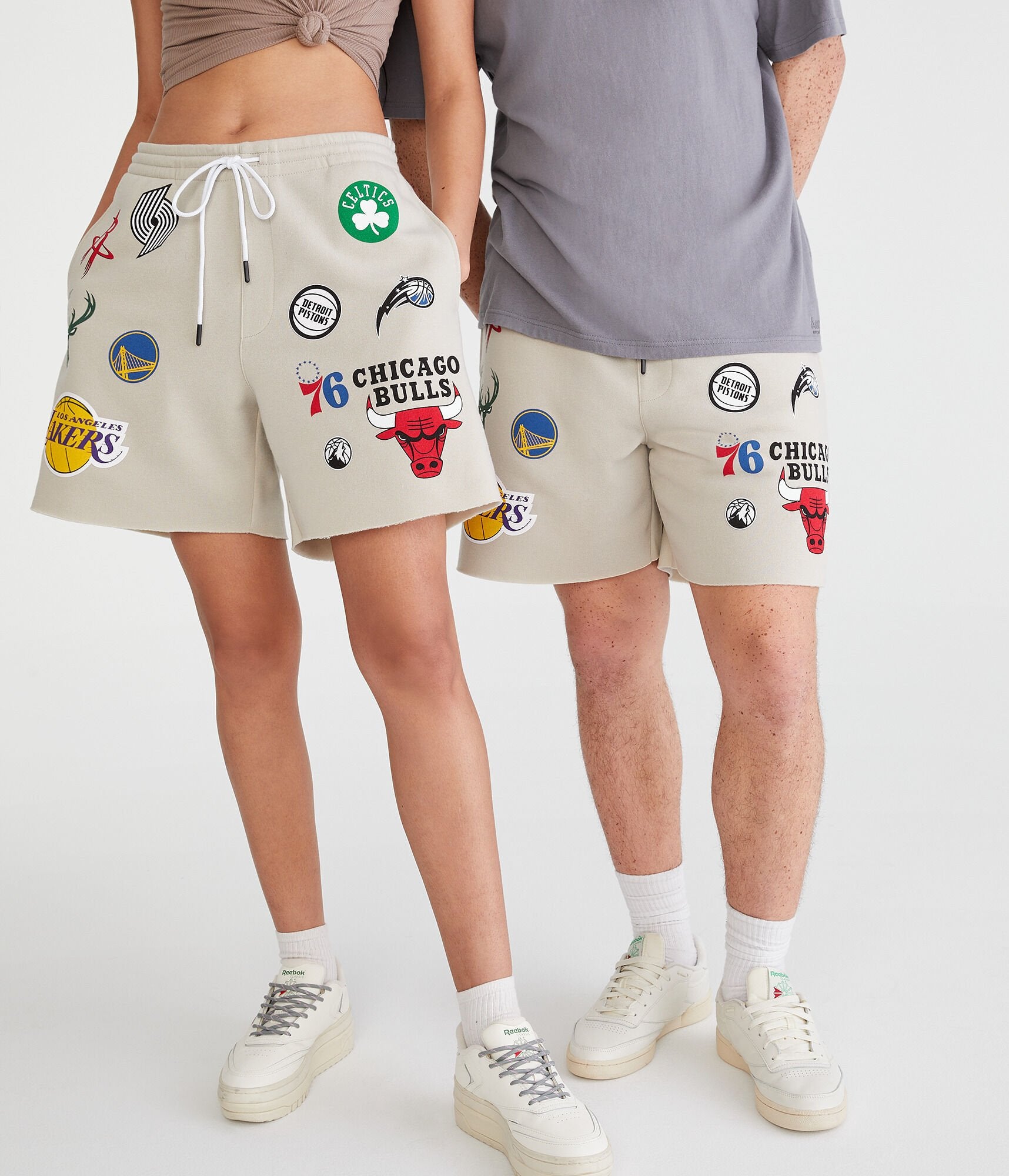 

Флисовые шорты Aeropostale Nba Team с логотипом, 6 дюймов, цвет floral white