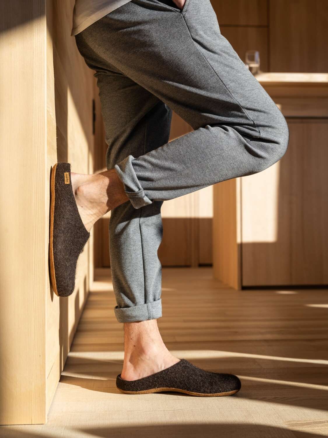 Тапочки 'Filzpantoffel Magicfelt 713' в темно-коричневом цвете — фото 2