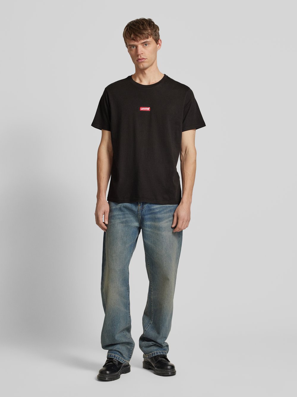 

Футболка свободного кроя с нашивкой-лейблом Levi's, черный