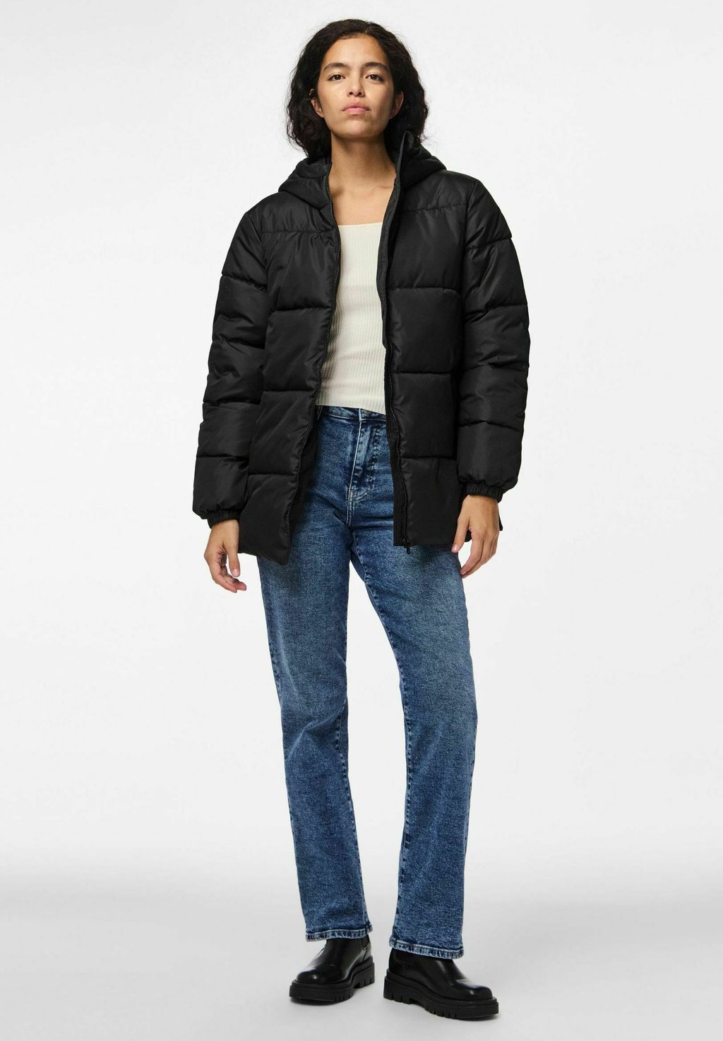 

Зимняя куртка WATTIERTE PCMADDIE Pieces, черный