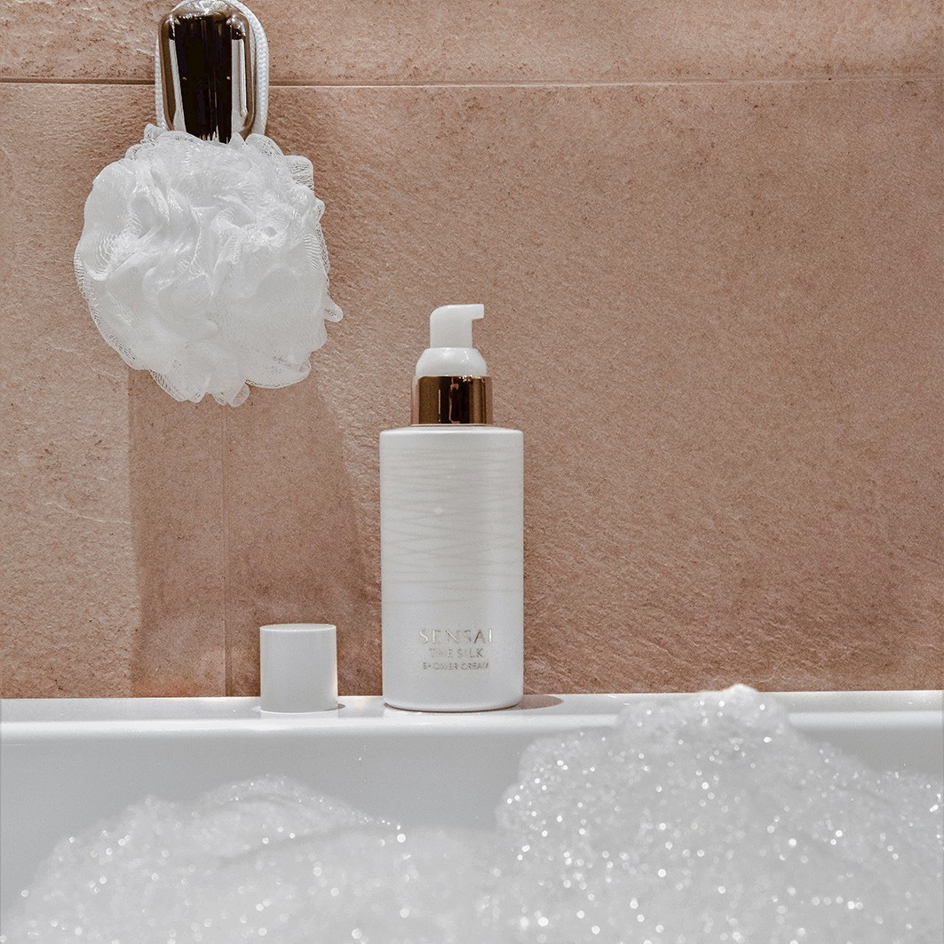Гель для душа cellular performance body care the silk - shower cream Sensai, объем 200 мл — фото 4