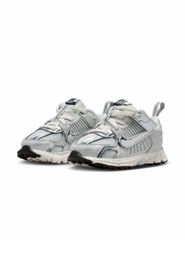 Унисекс кроссовки vomero 5 Nike Sportswear, Photon Dust/Chrome-Gridiron-Sail — фото 2