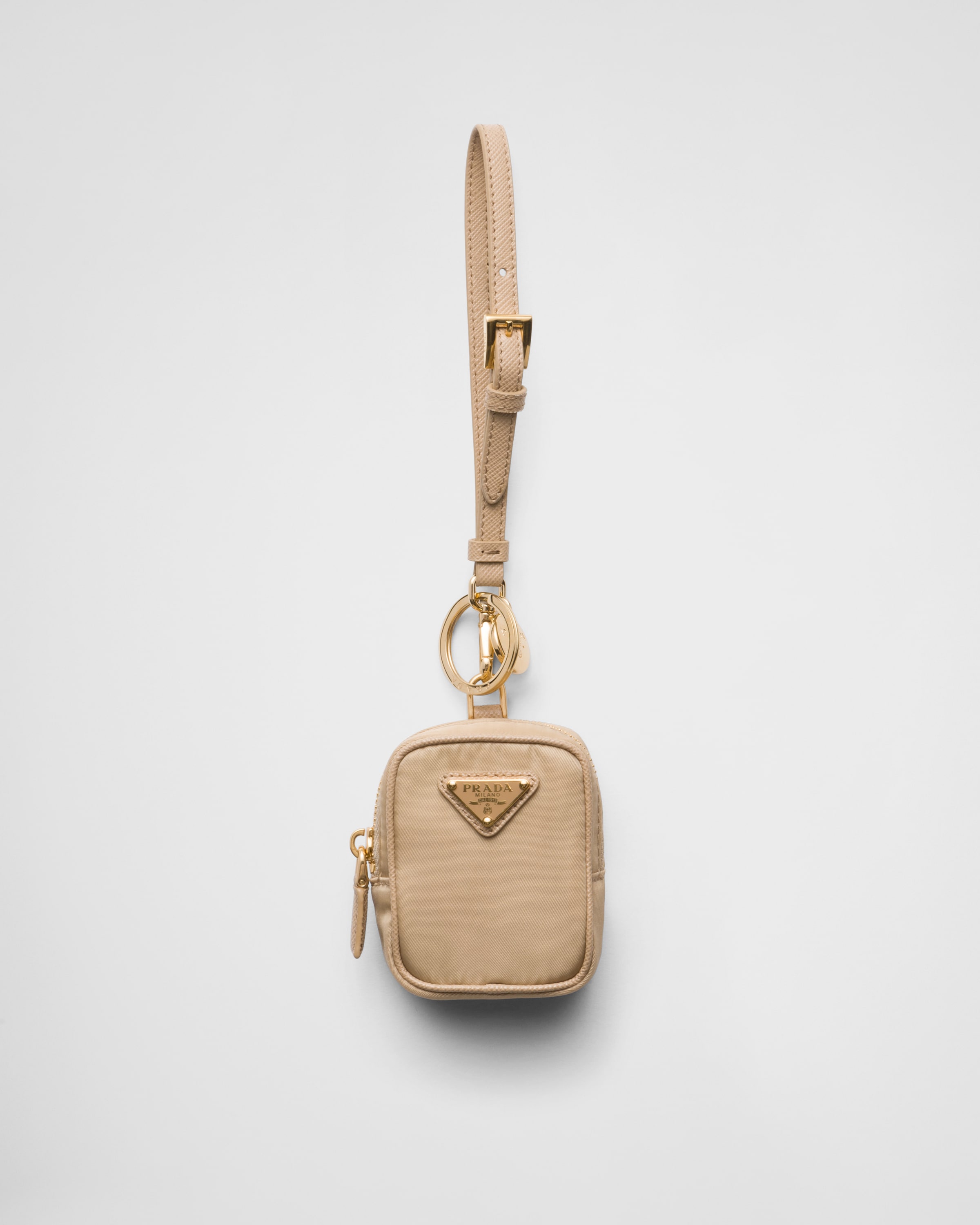 

Мини-сумка Prada Re-Edition 1978 из переработанного нейлона, бежевый