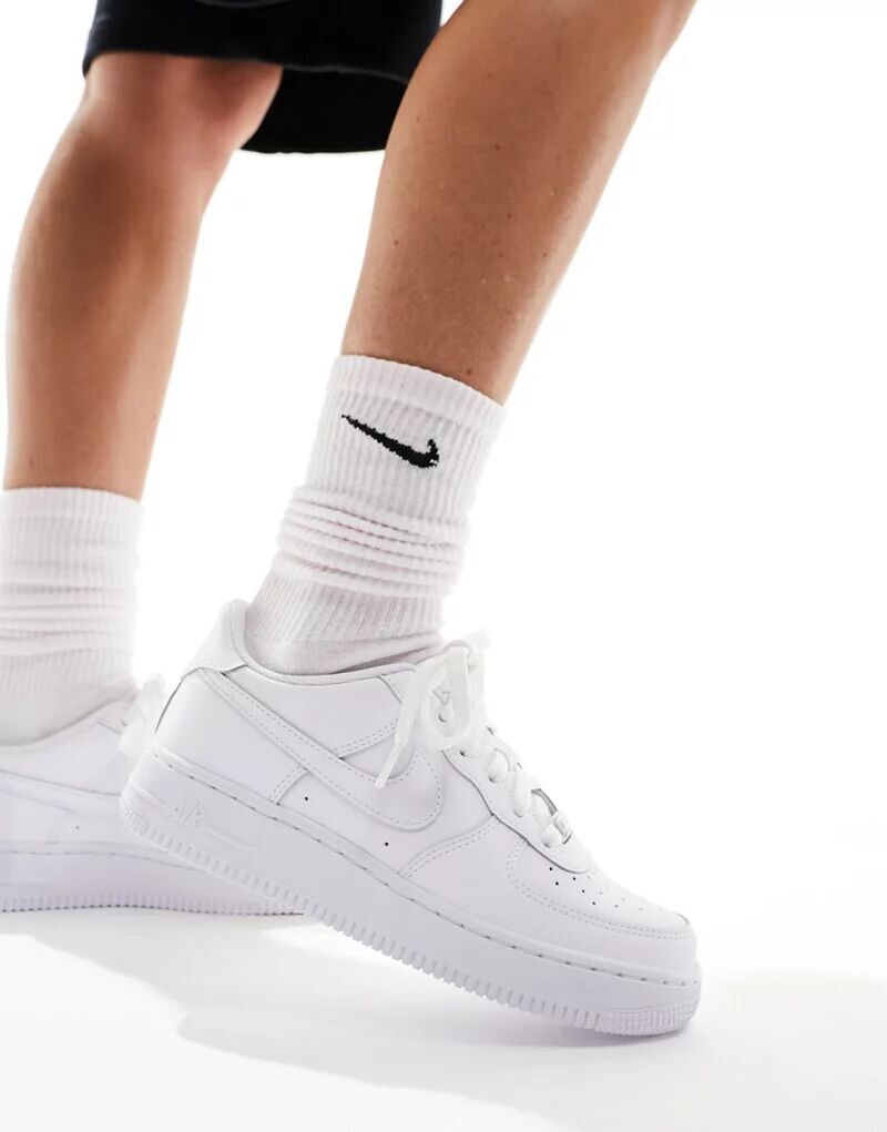 

Тройные белые кроссовки Nike Air Force 1 '07, Белый, Тройные белые кроссовки Nike Air Force 1 '07