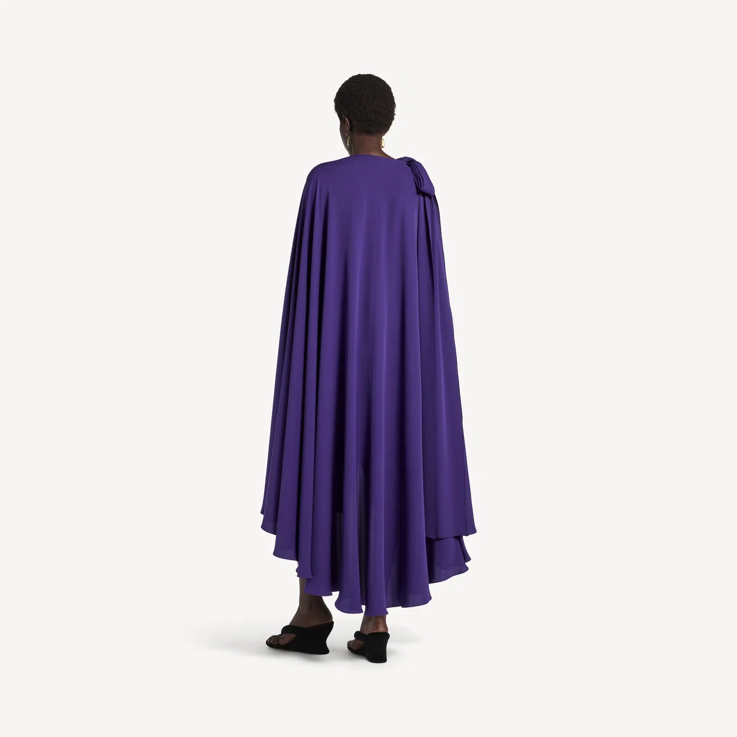 Женское платье кейп фиолетового цвета Balenciaga — фото 4
