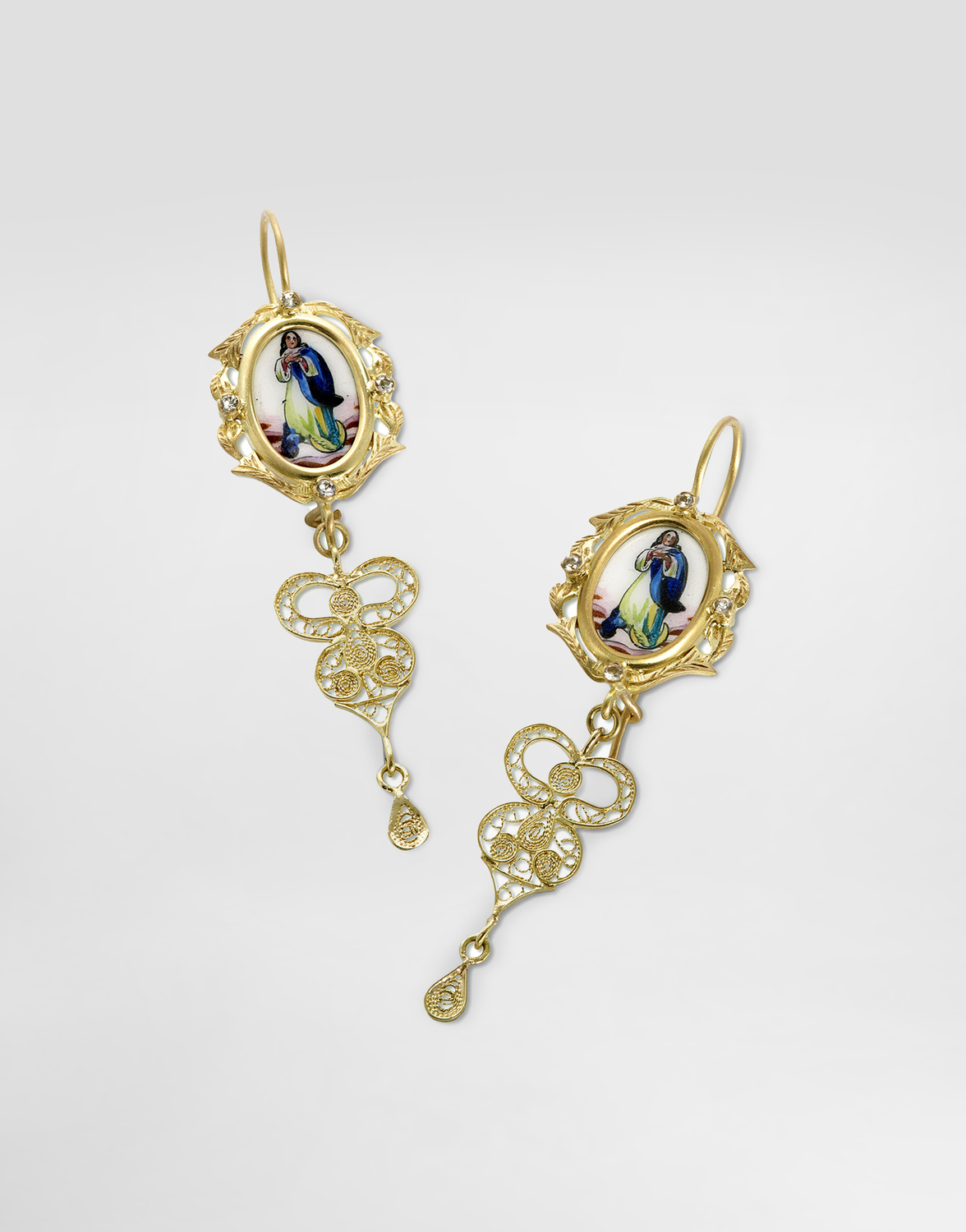 Серьги sicily из желтого золота 18 карат с бесцветными сапфирами Dolce & Gabbana, золото — фото 2
