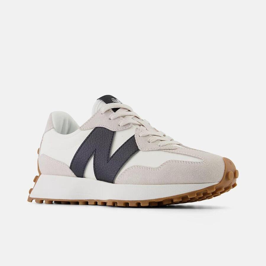 Кроссовки женские New Balance 327 бежевого цвета — фото 2