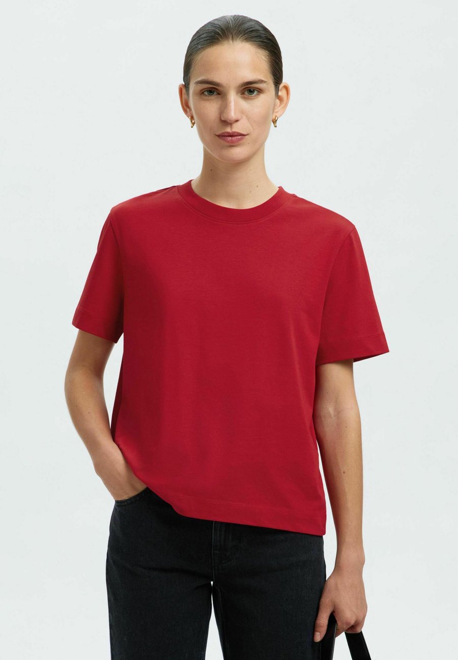 

Футболка Selected Femme ESSENTIAL BOXY NOOS, Equestrian Red/Red, Красный, Футболка Selected Femme ESSENTIAL BOXY NOOS, Equestrian Red/Red