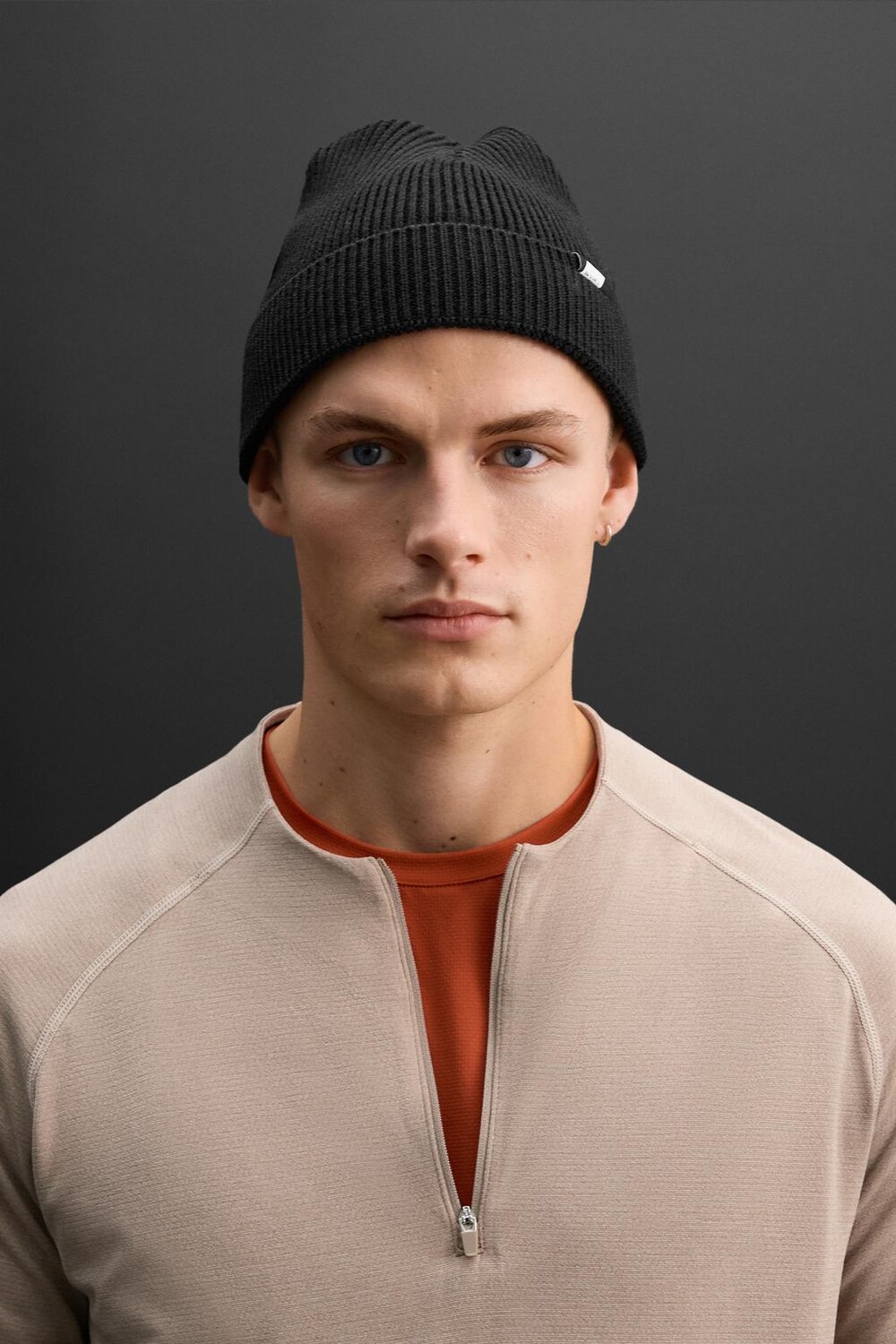 

Шапка структурной вязки ZARA, черный