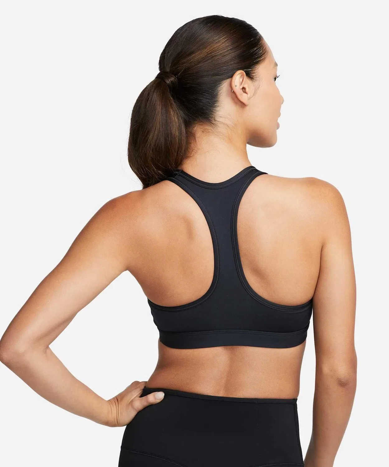 Спортивный бюстгальтер Nike Swoosh Medium Support с падом, черный — фото 3