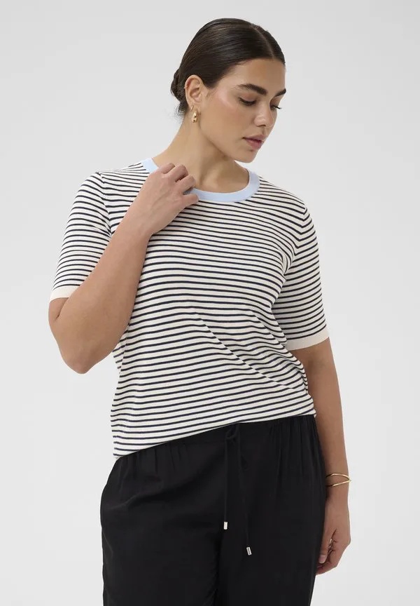 

Футболка kclizzy без принта Kaffe Curve, Chalk Midnight Fine Stripe, Синий, Футболка kclizzy без принта Kaffe Curve, Chalk Midnight Fine Stripe