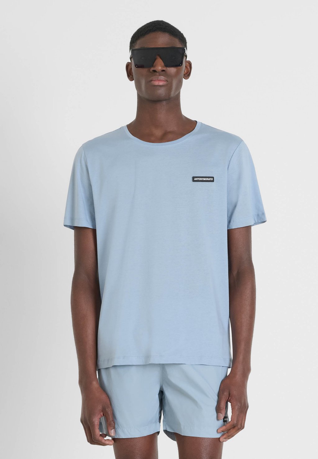

Базовая футболка REGULAR FIT IN WITH LOGO PATCH Antony Morato, светло-голубой