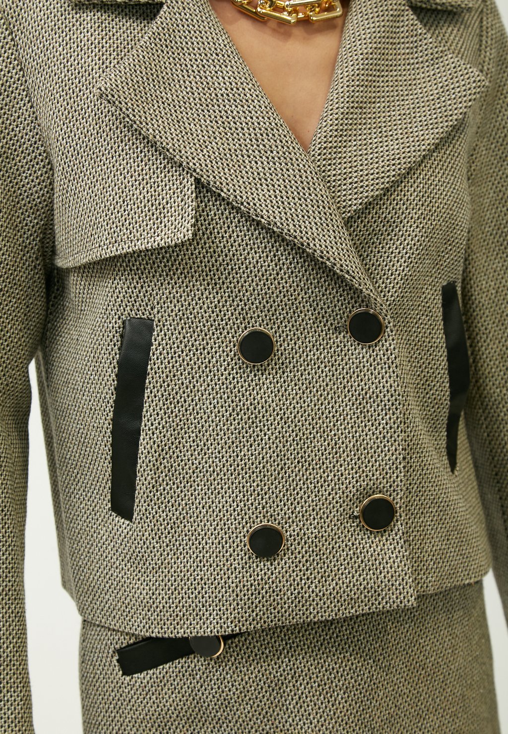 

Блейзер INFLUENCER CROPPED LAPEL INFLUENCER, серый