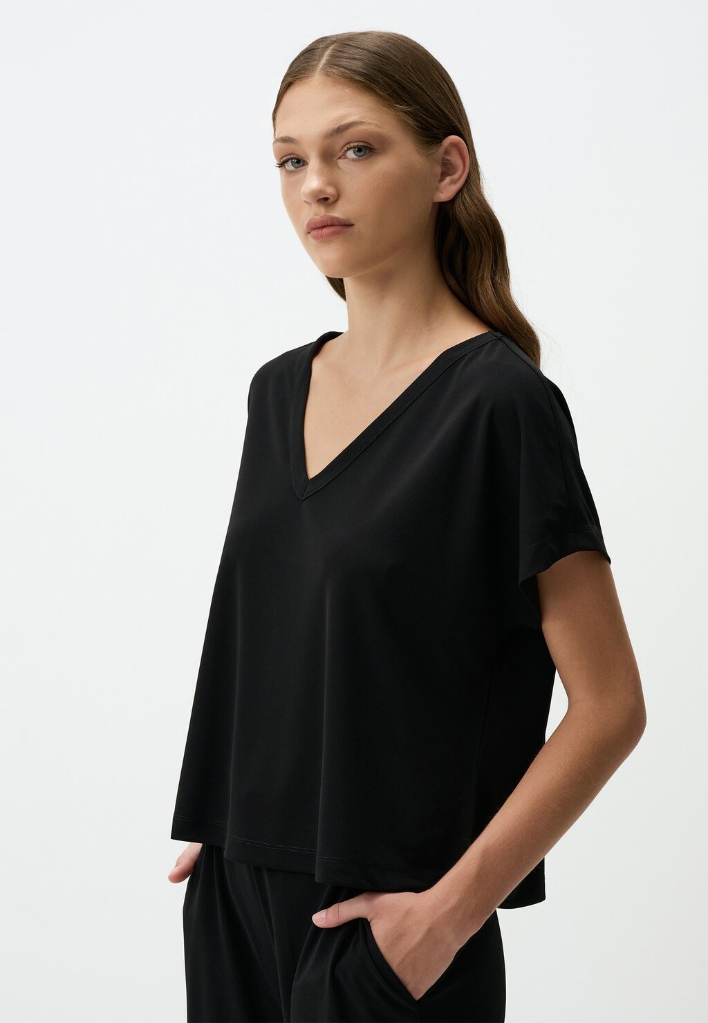 

Базовая футболка V-NECK SHORT SLEEVED PLAIN Jimmy Key, черный