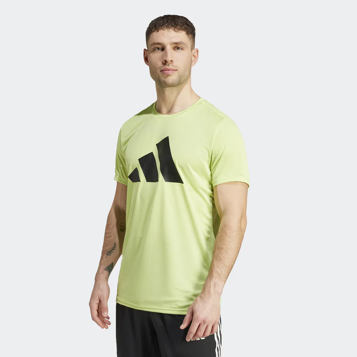 

Мужская футболка Adidas Run It, зеленый