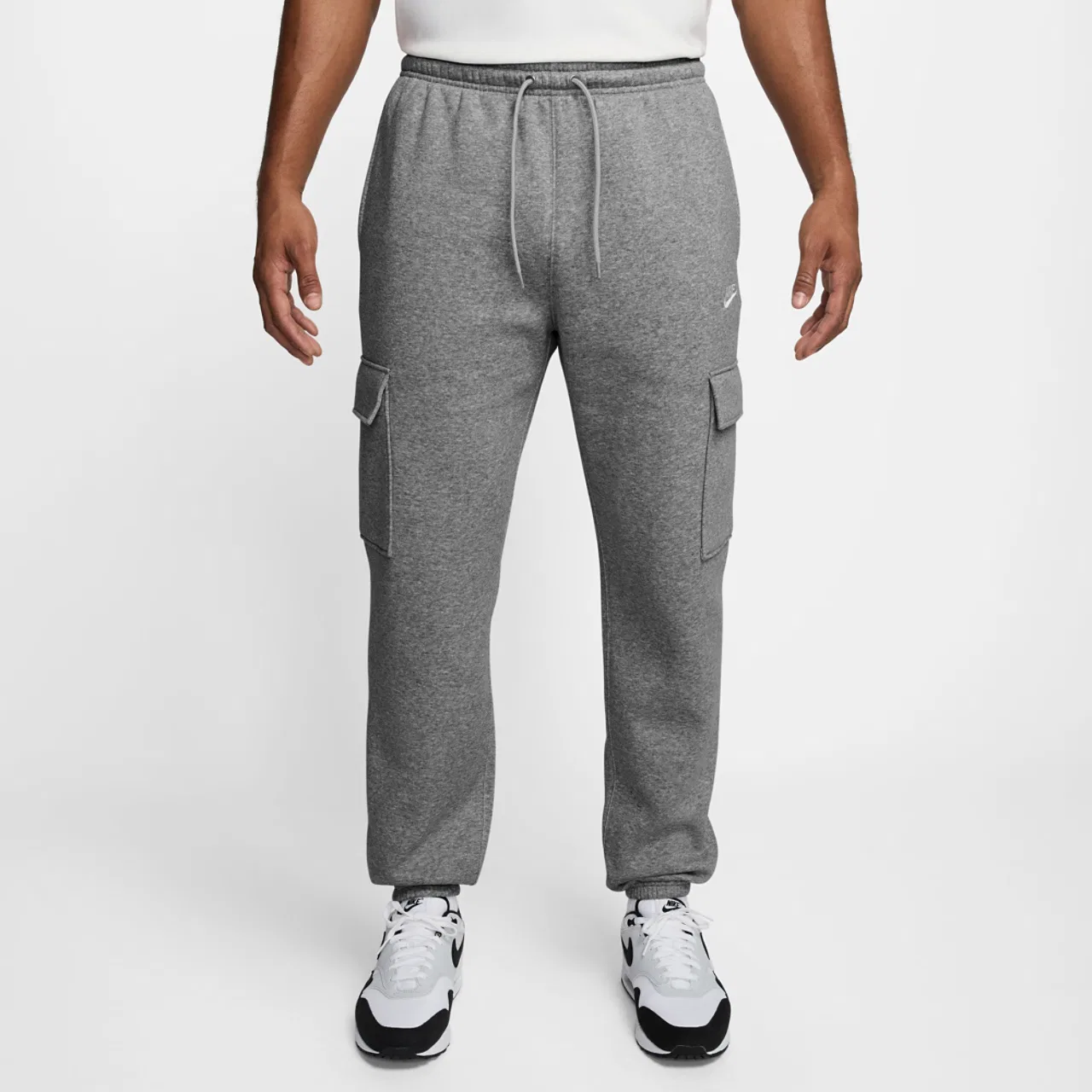 Мужские брюки карго Club Nike, цвет Dark Grey Heather/Light Smoke Grey/White