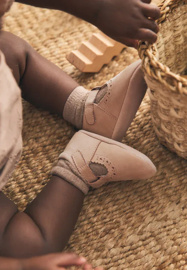Ботинки кожаные Pirmieji vaiko batukai Next, Tan Suede, бежевый — фото 3