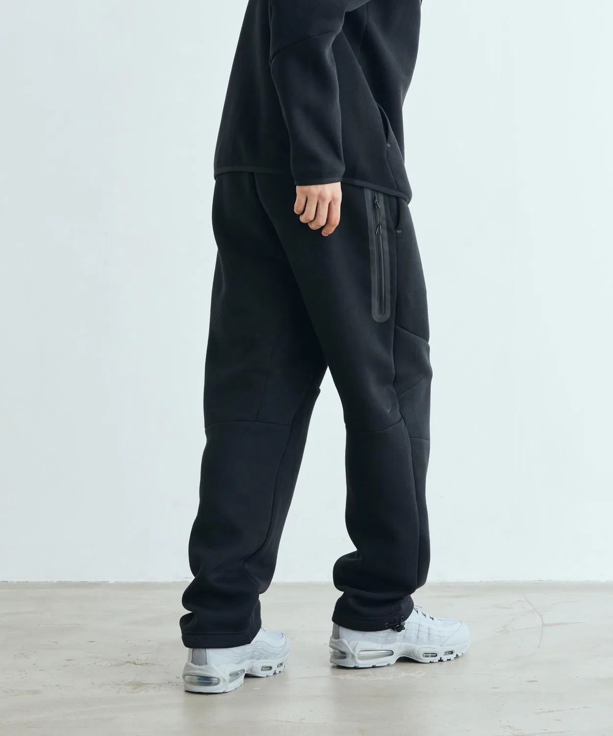Мужские спортивные штаны из футера с открытым низом Nike Tech Open-Hem Fleece Pants, Black — фото 3