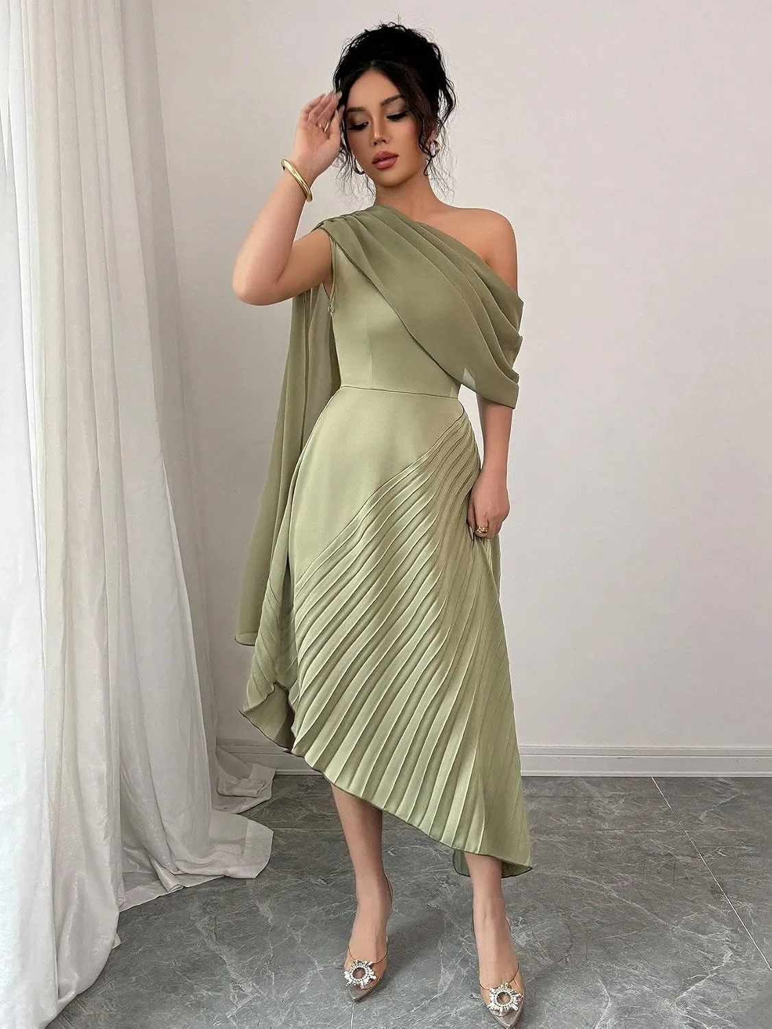 Женское летнее мини-платье с одним рукавом и плиссе, Green — фото 3