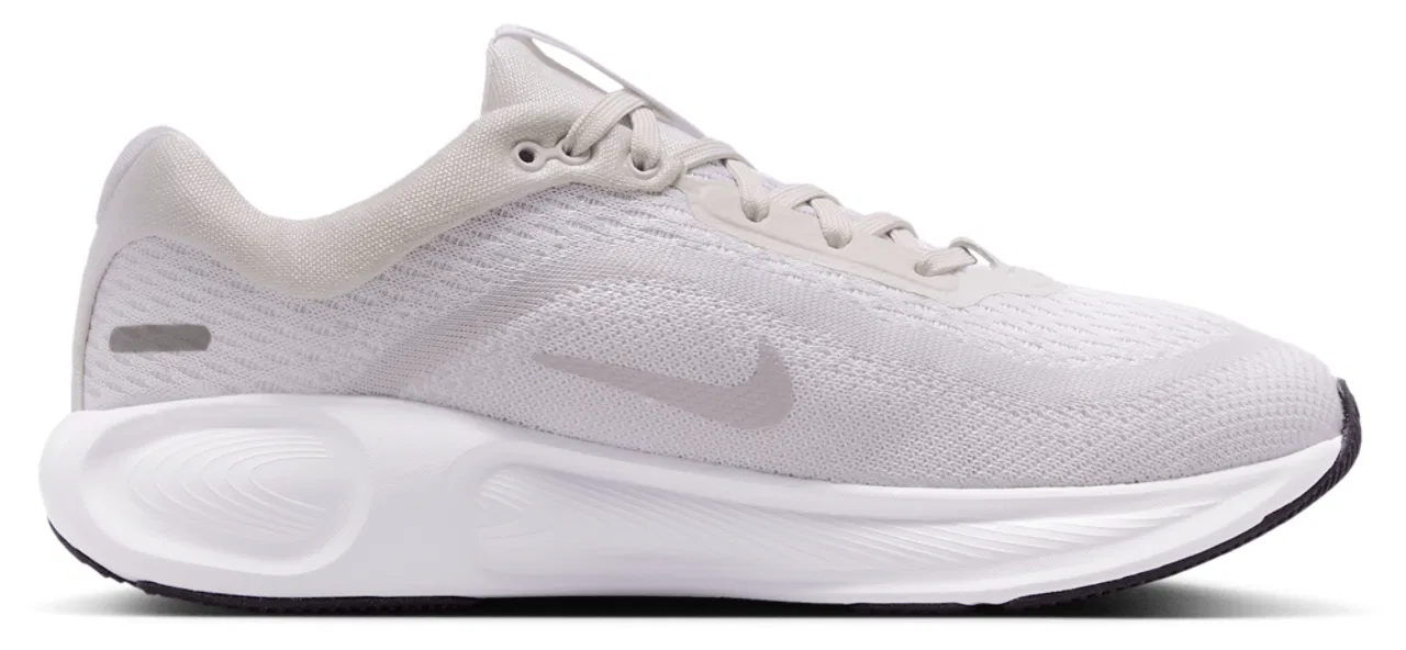 Кроссовки для мальчиков Stellar Ride Nike, цвет White/Vast Grey/Metallic Silver