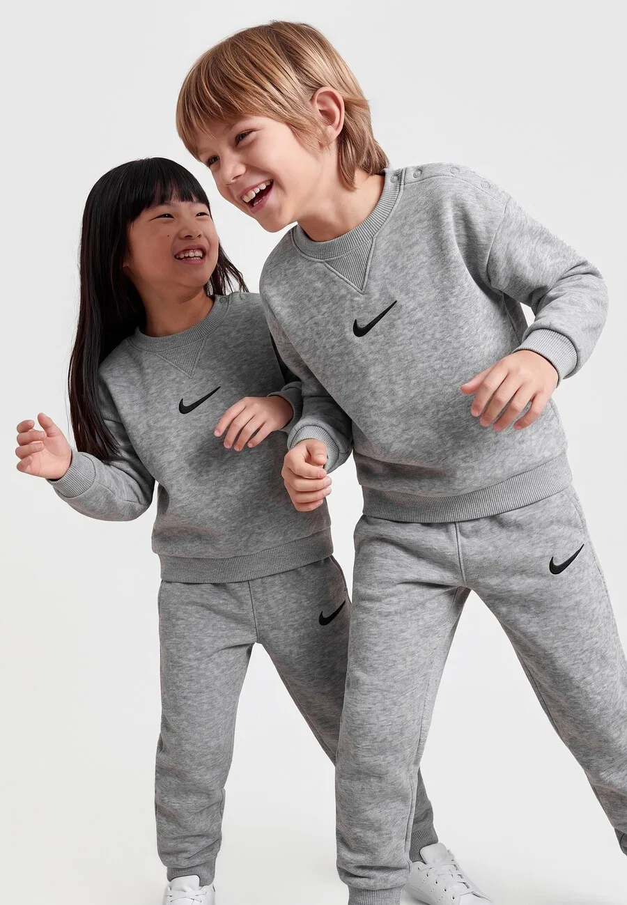 Спортивный костюм Nike Sportswear 'ESSENTIAL' в серо-пятнистом цвете — фото 2