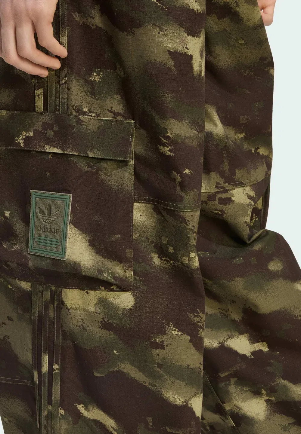 Камуфляжные брюки - брюки-карго Adidas Originals, Olive Strata — фото 3