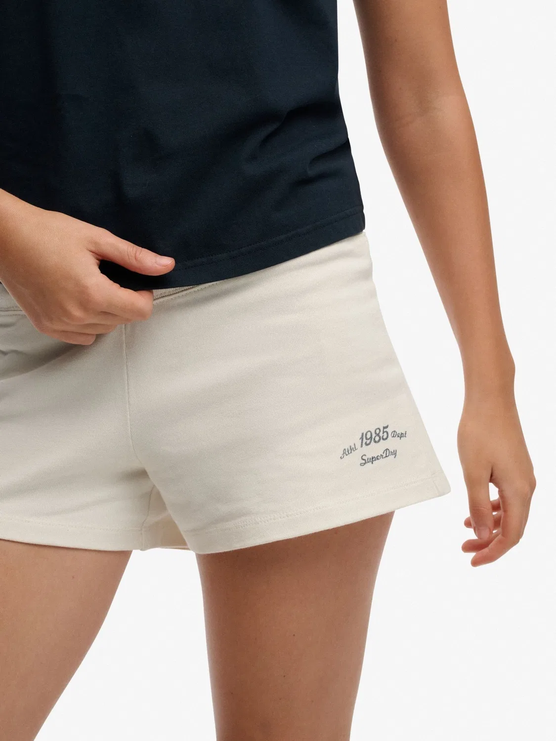 Шорты Athletic Essentials Script Superdry, кремовый