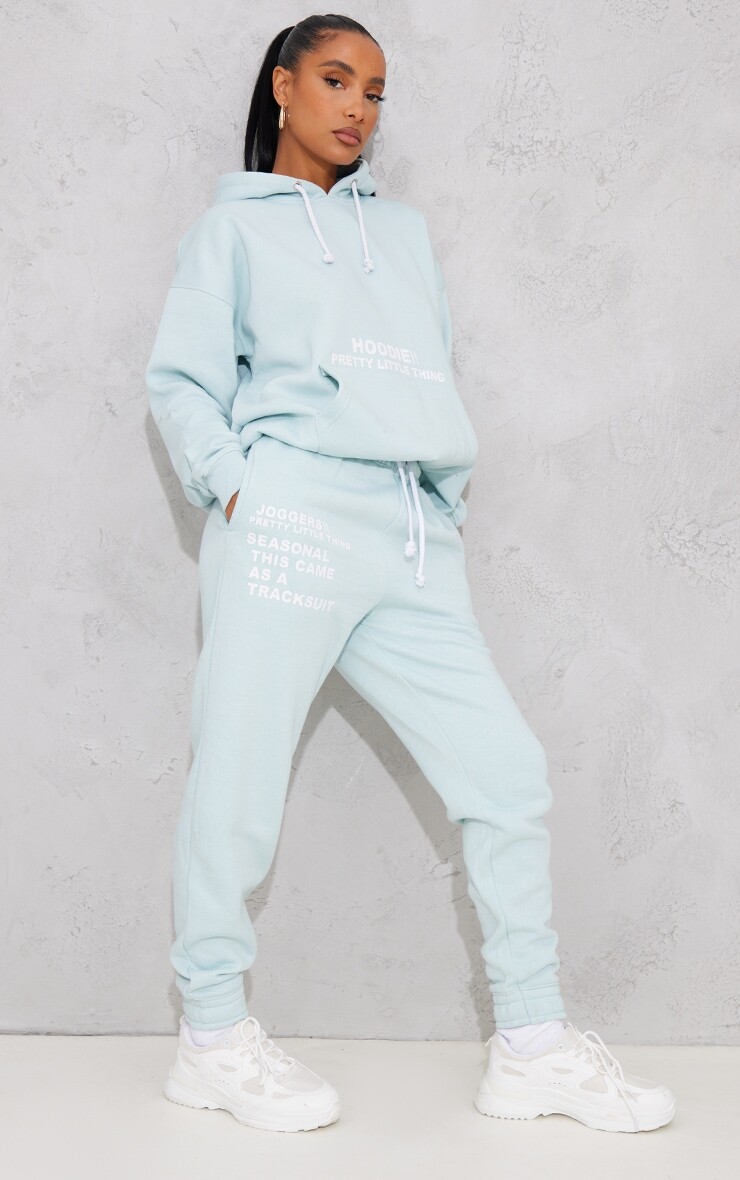 

PrettyLittleThing Голубые джоггеры с логотипом и принтом