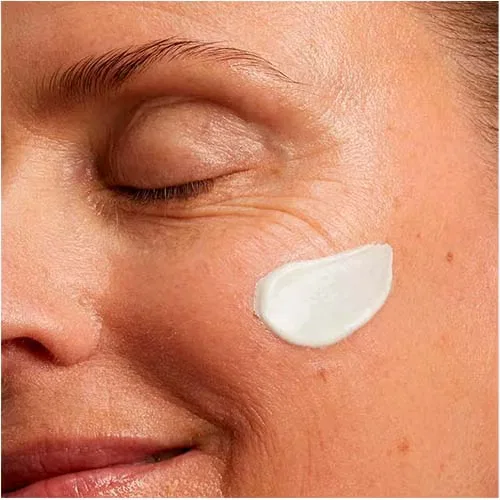 Крем-уход питательный Clarins Nutri Lumière с SPF 15 для сияния кожи, 50 мл — фото 3