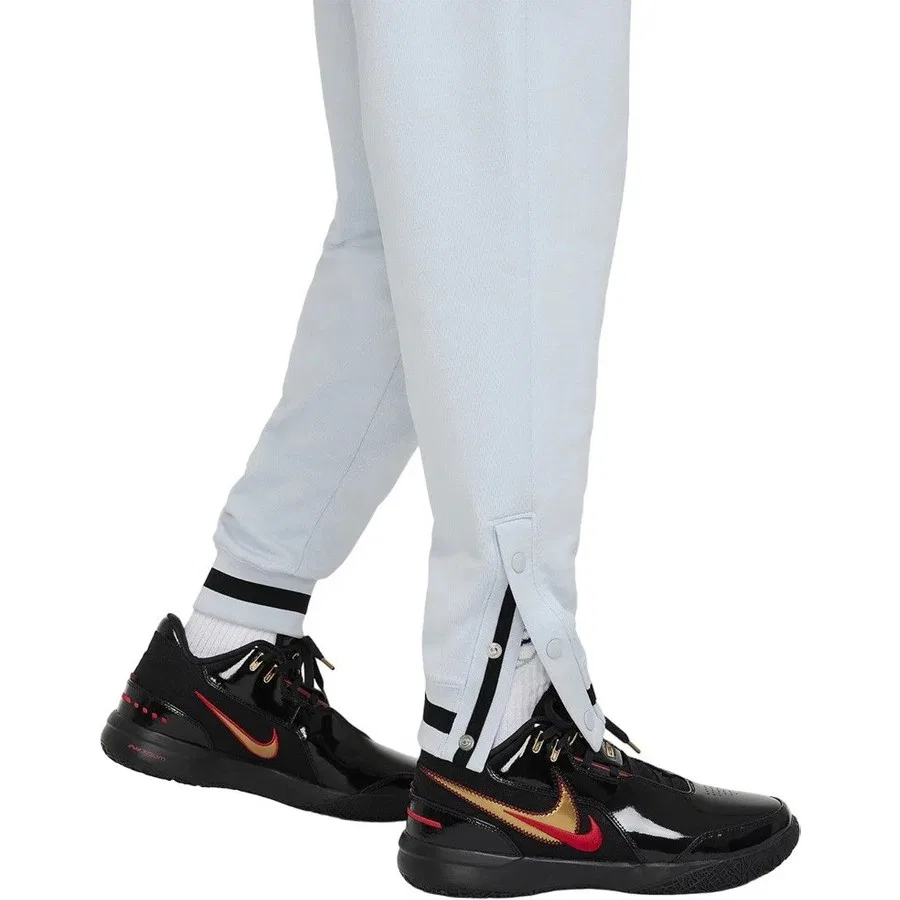 Спортивные штаны с утеплением Therma-FIT DNA Cargo Pant Naos Nike, Серый — фото 3