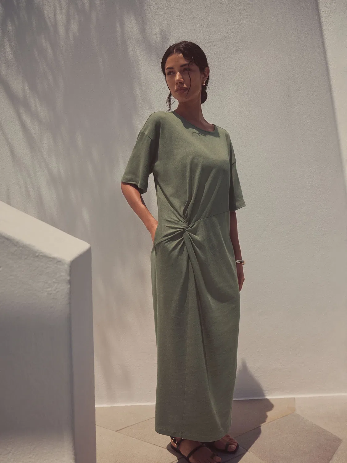 Платье-футболка летнее с твистом, Khaki Green Next