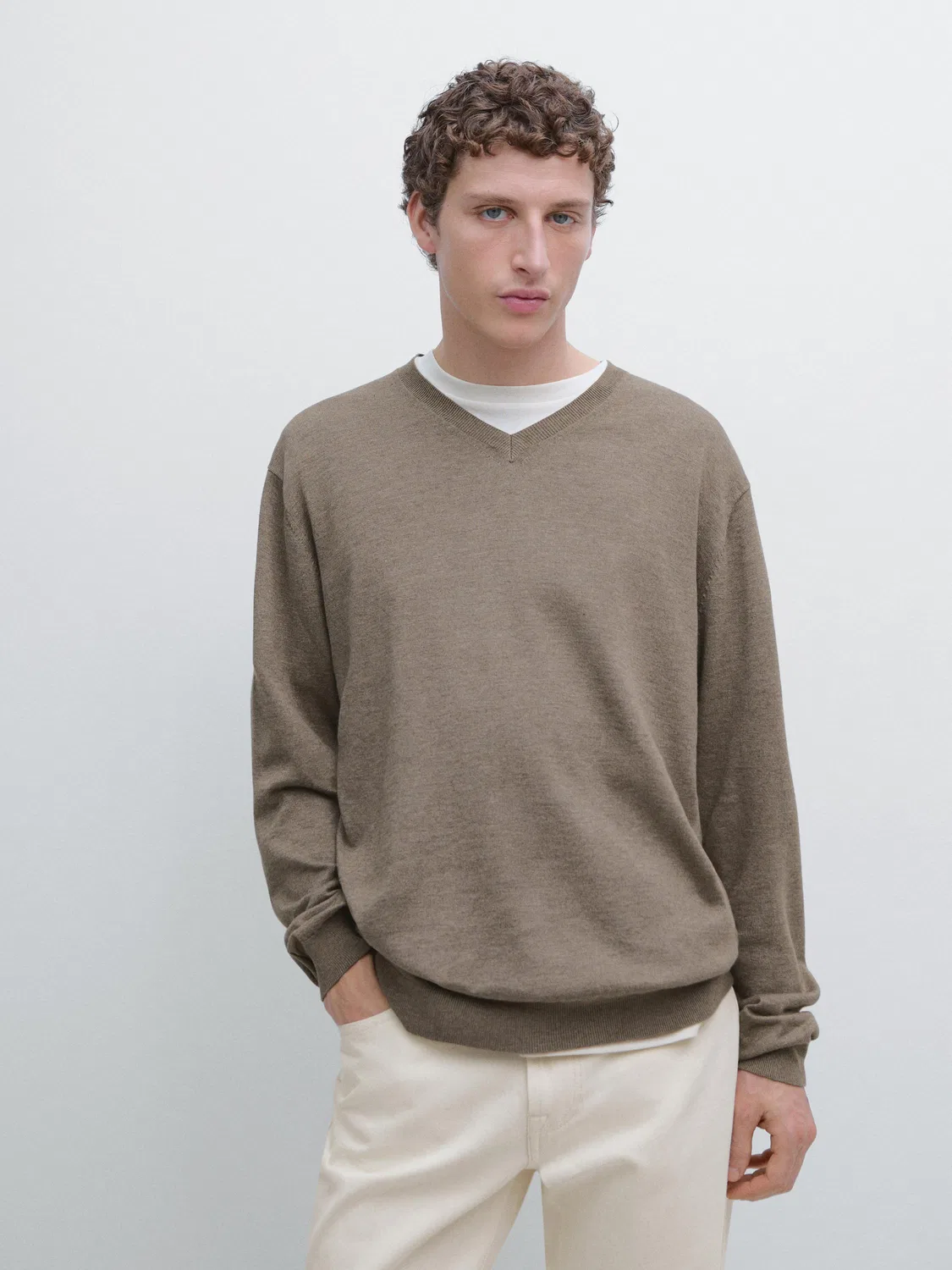 Вязаный свитер из смесовой хлопковой ткани с V-образным вырезом Massimo Dutti, хаки — фото 2