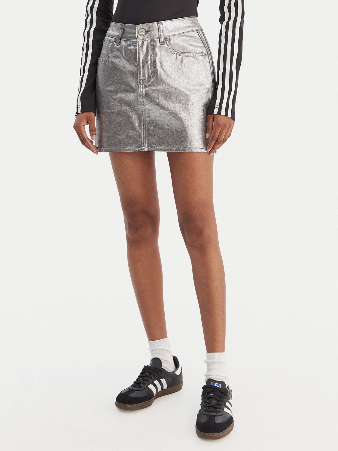 Женская мини-юбка стандартного кроя Adidas, серебристый