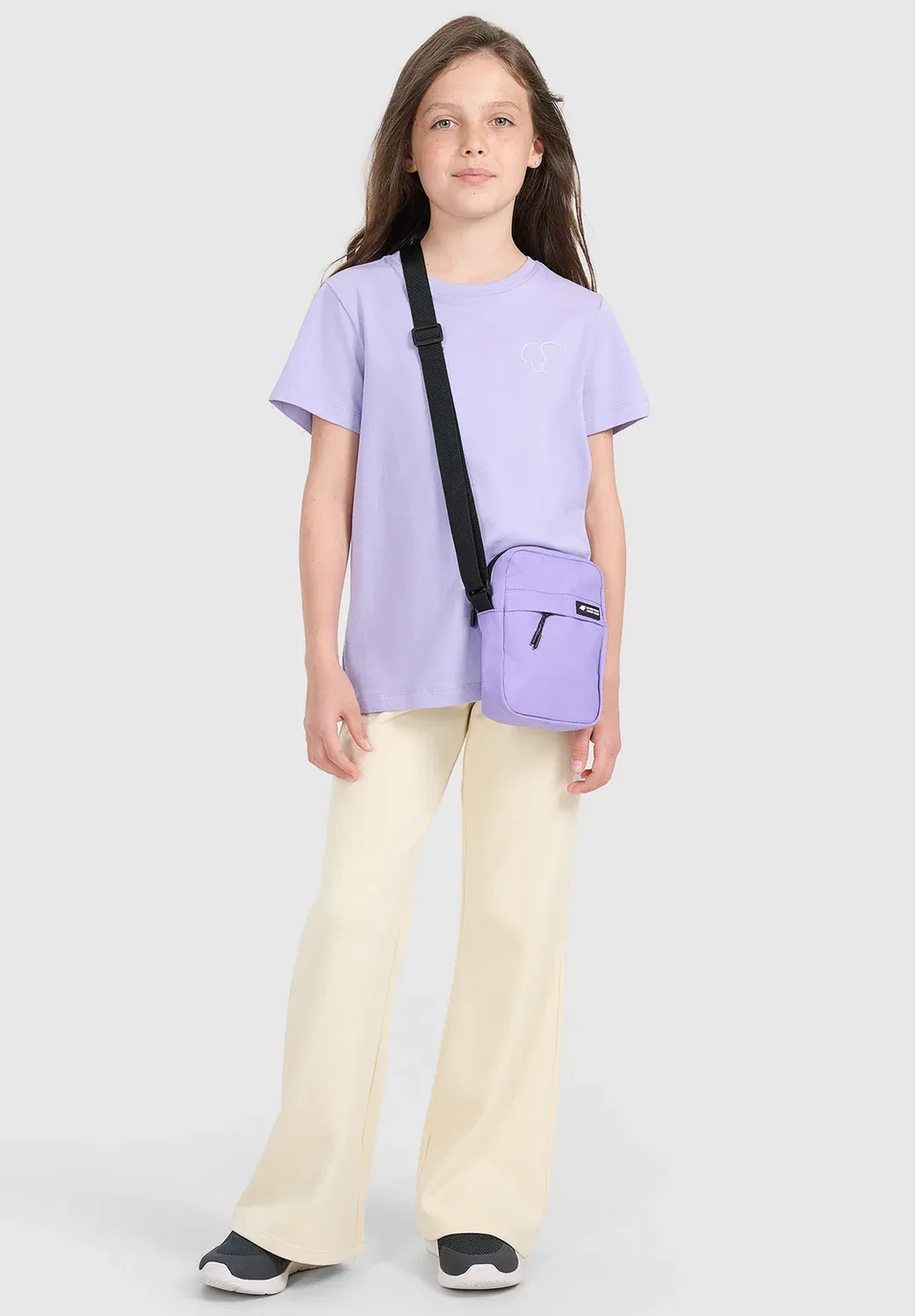 Футболка Regular z nadrukiem dziewczęcy - fioletowy 122 (6-7 лат) - спортивная футболка 4F, Light Violet