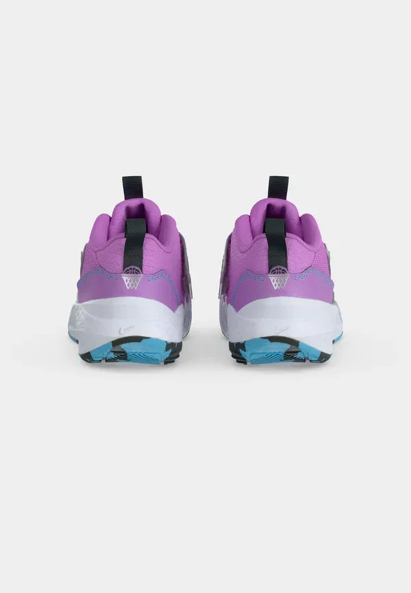 Кроссовки баскетбольные Team hustle d 12 Nike Performance, Fuchsia Glow, Baltic Blue, Metallic Silver, Flat Silver, Dark Smoke Grey, синий/серый — фото 4