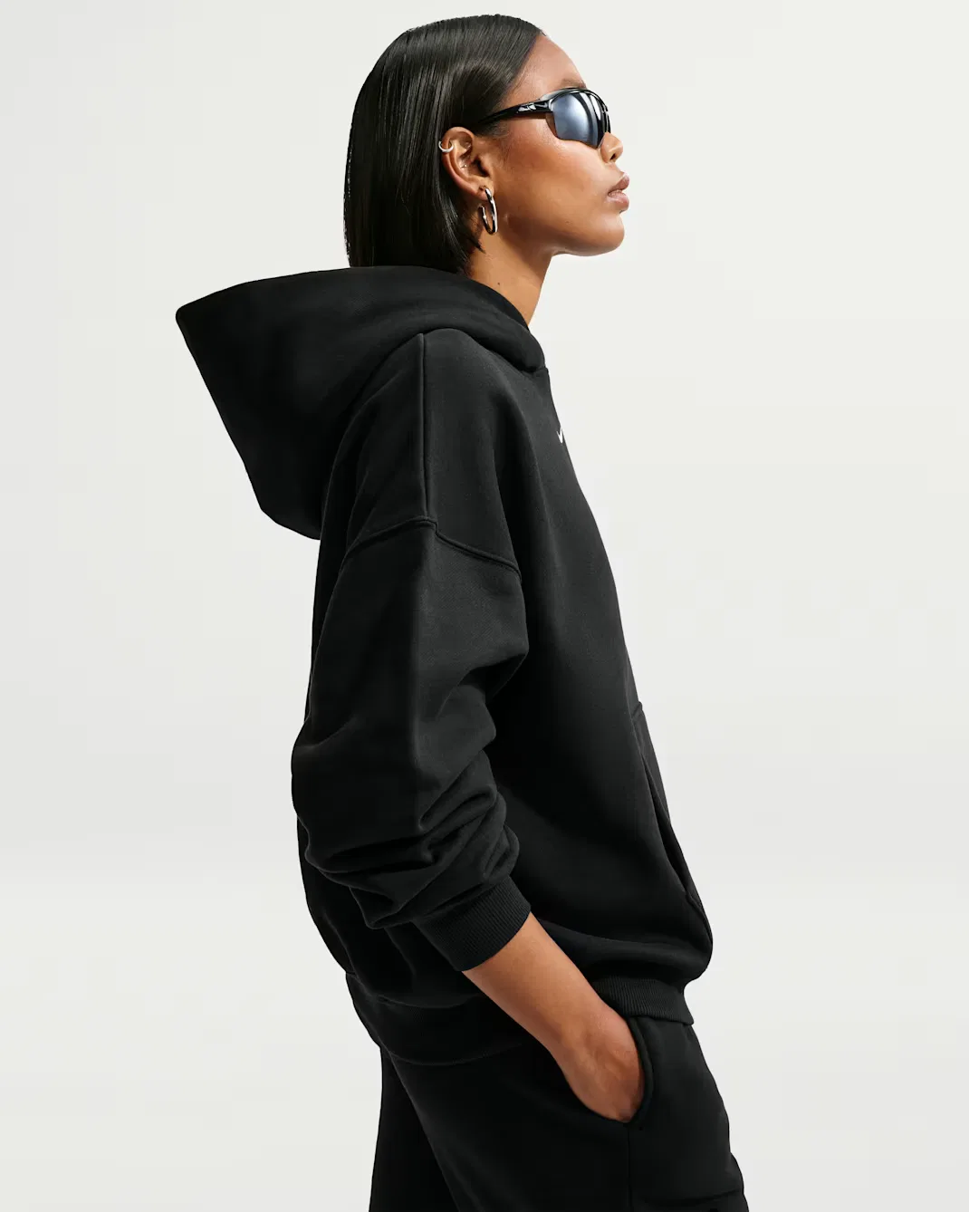 Женская толстовка с капюшоном оверсайз Nike Studio Fleece Medium Weight, Total Black/Sail — фото 3