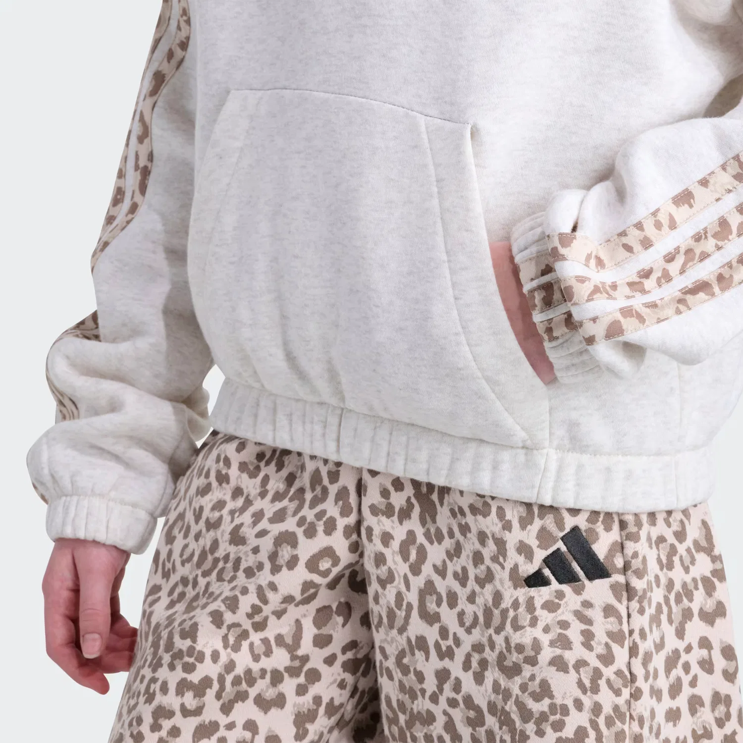 Детская толстовка с капюшоном и принтом 3-Stripes adidas Sportswear, белый меланж — фото 4