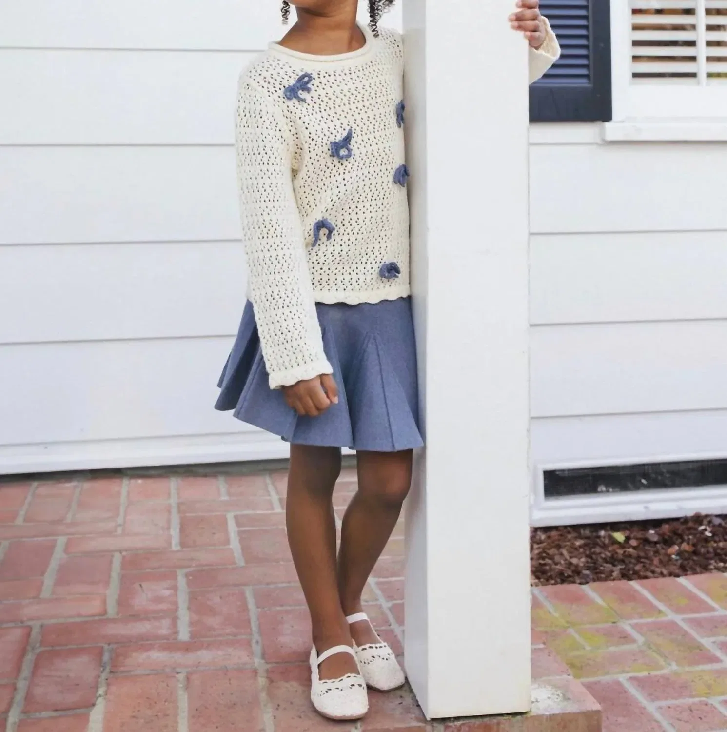 Детский пуловер с вышивкой бантов хлопковый Bow Crochet Knit Pullover Rylee + Cru, бежевый — фото 4