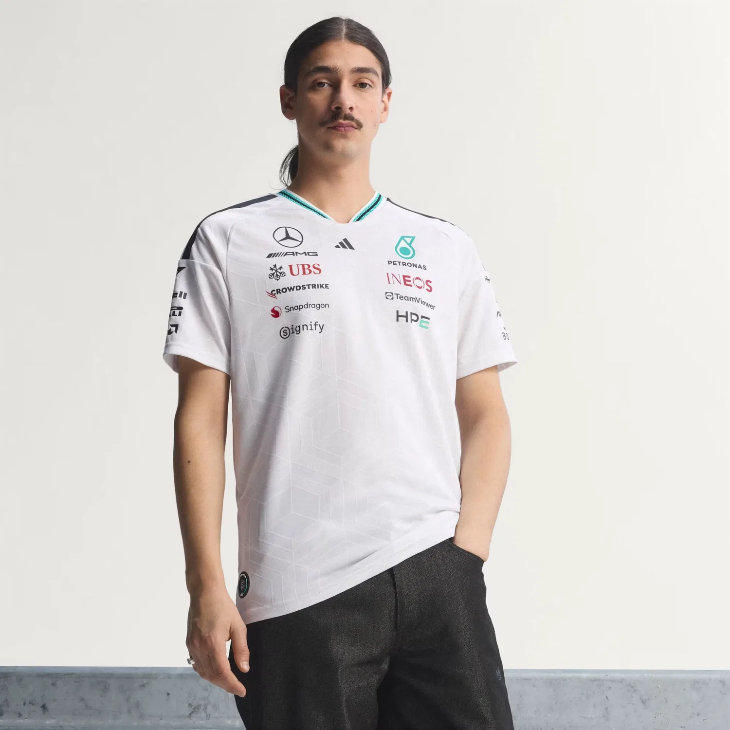 Мужская спортивная футболка с технологией Climacool Mercedes-AMG Petronas Formula 1 Team Driver Adidas Performance, белая — фото 2
