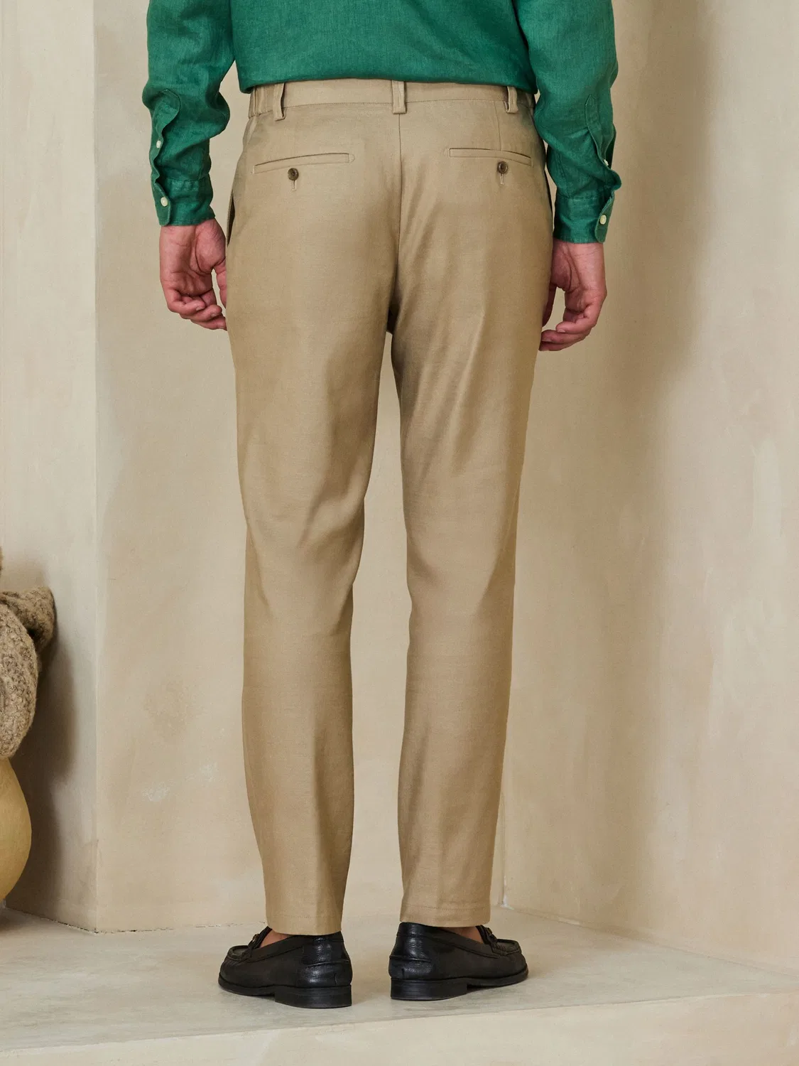 Next Умные брюки Stone Slim Fit из льна TENCEL с добавлением лиоцелла Motionflex — фото 4
