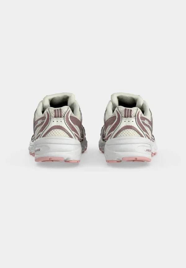 Кроссовки с дышащим верхом 530 New Balance Pebble/Sea Salt — фото 4