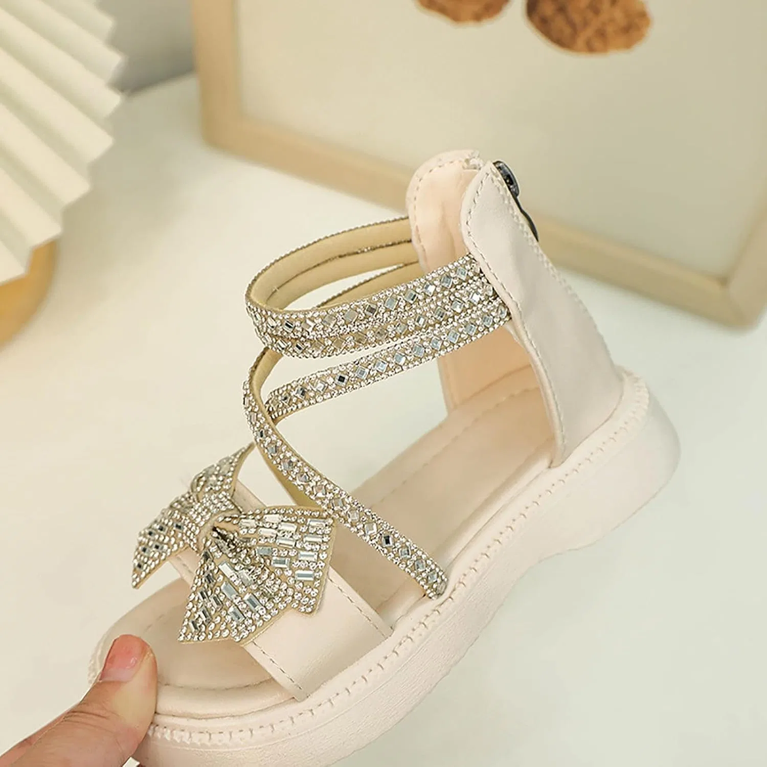 Детские туфли для девочек с открытым носком и блестящим бантом Mary Jane, Beige — фото 4