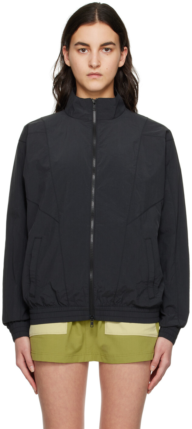 

Черный бомбер из рекнейлона Outdoor Voices