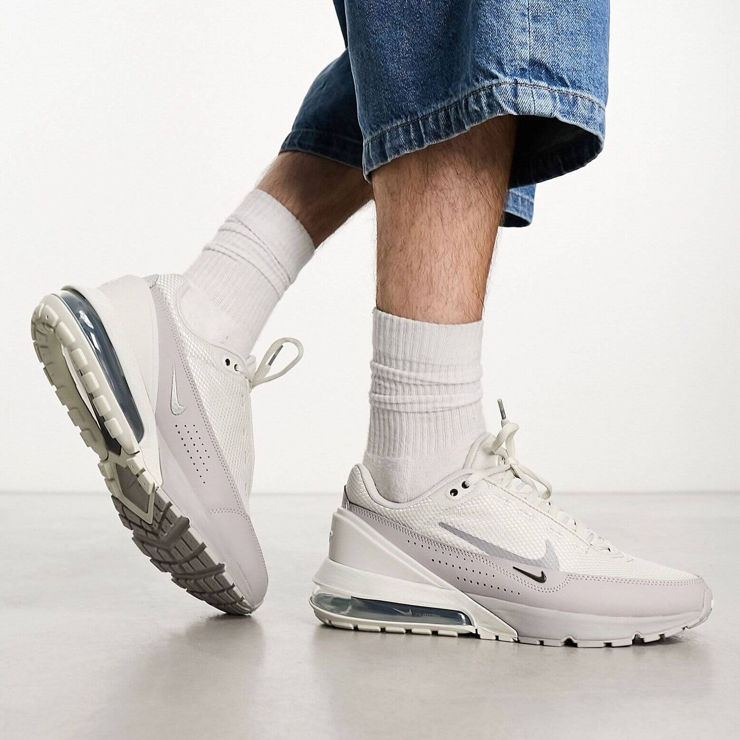 

Кроссовки Nike Air Max Pulse, светло-бежевый/серый