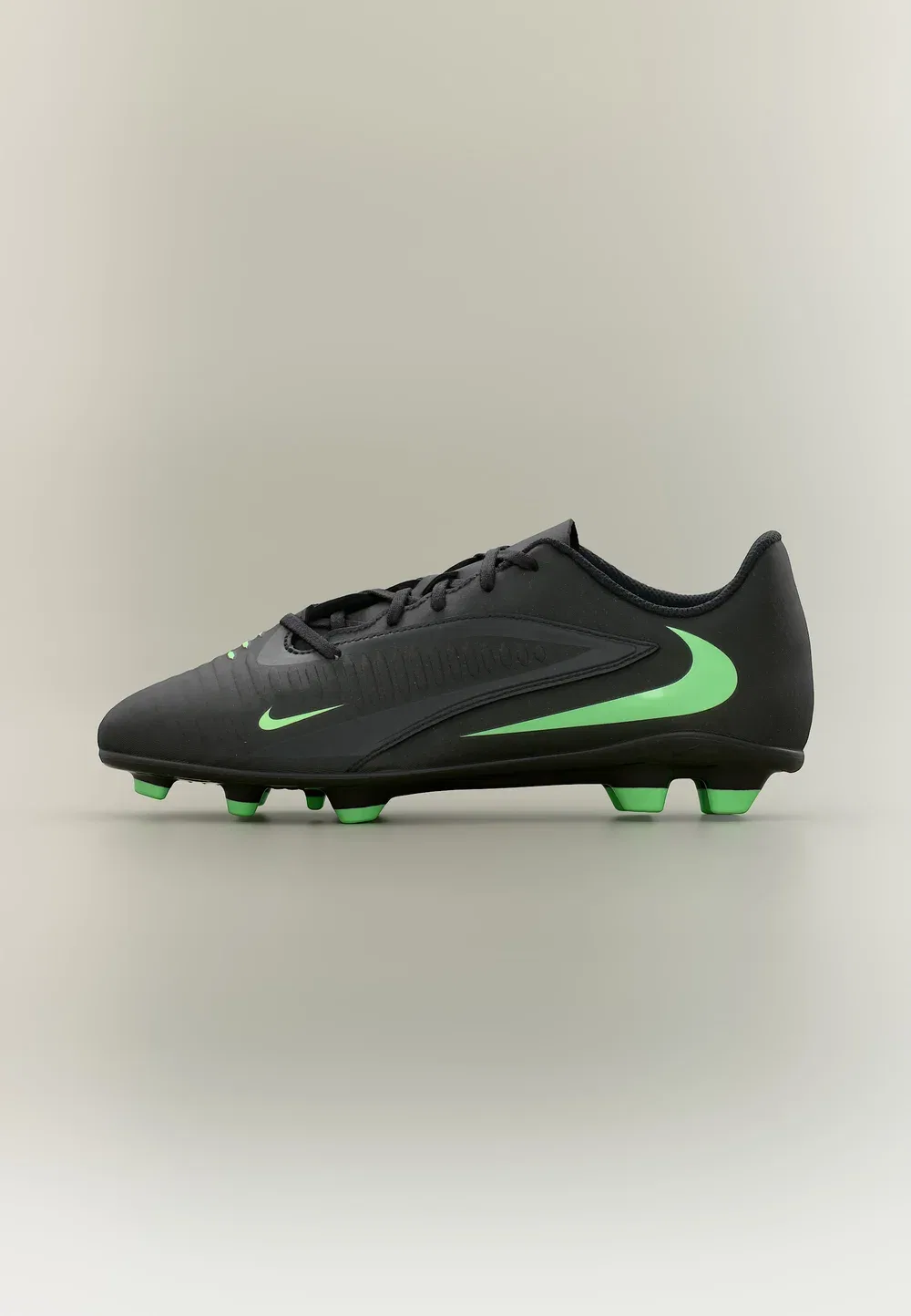 Футбольные бутсы Jr Phantom 6 Low Club FG/MG унисекс - для искусственной травы Nike Performance, Black/Illusion Green