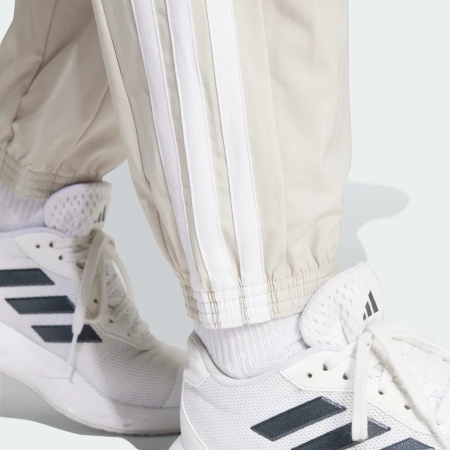 Спортивные штаны с зауженными штанинами Train Essentials 3-Stripes Woven Pants adidas, Бежево-белый — фото 4