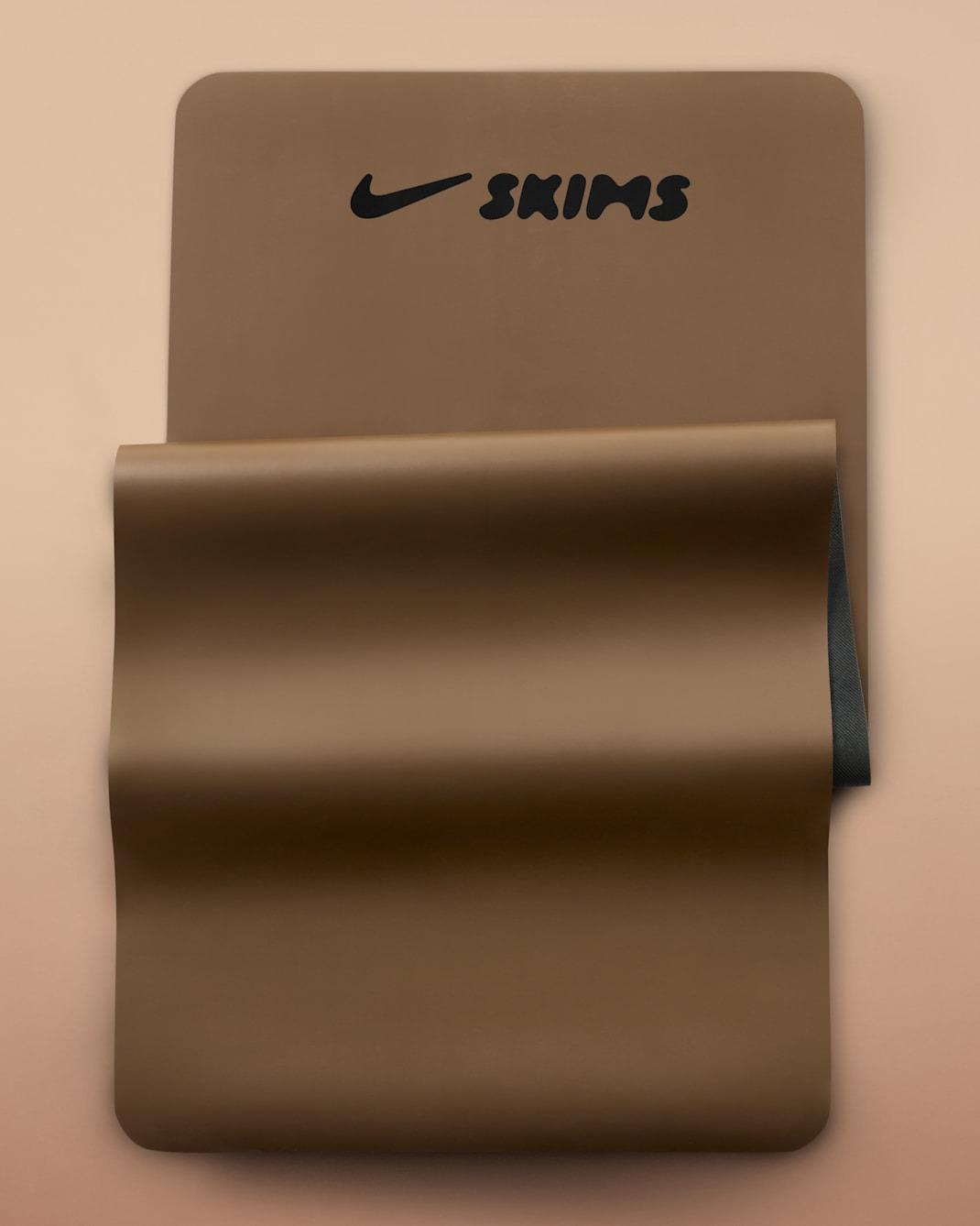 

Коврик для йоги NikeSKIMS, коричневый